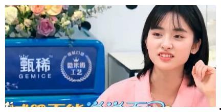 粉丝爆料沈月整容视频,粉丝热议颜值变化  第1张